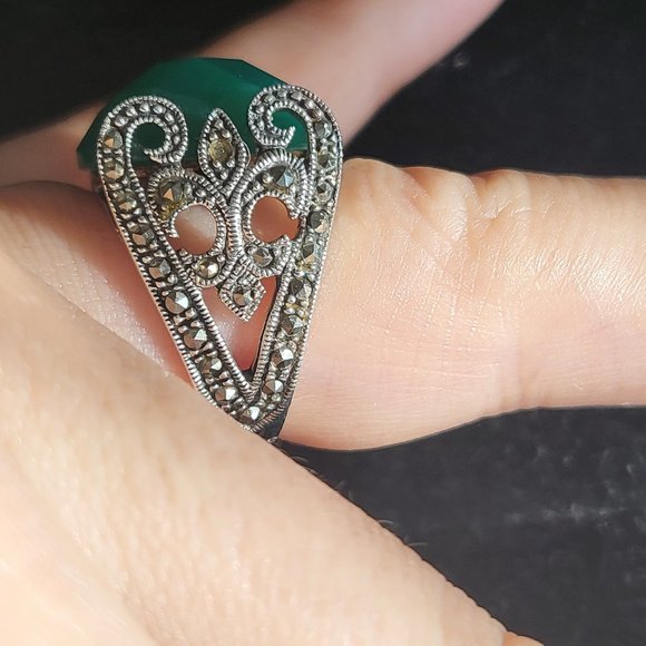 Genuine Green Agate, Marcasite and Sterling Silver Ring, size 7 - Picture 6 of 10